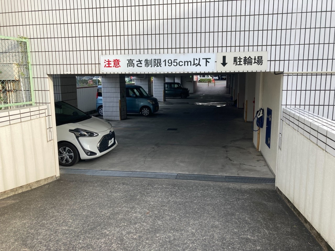 屋根付きの駐車場・駐輪場